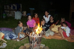 GruppenfotoamLagerfeuer